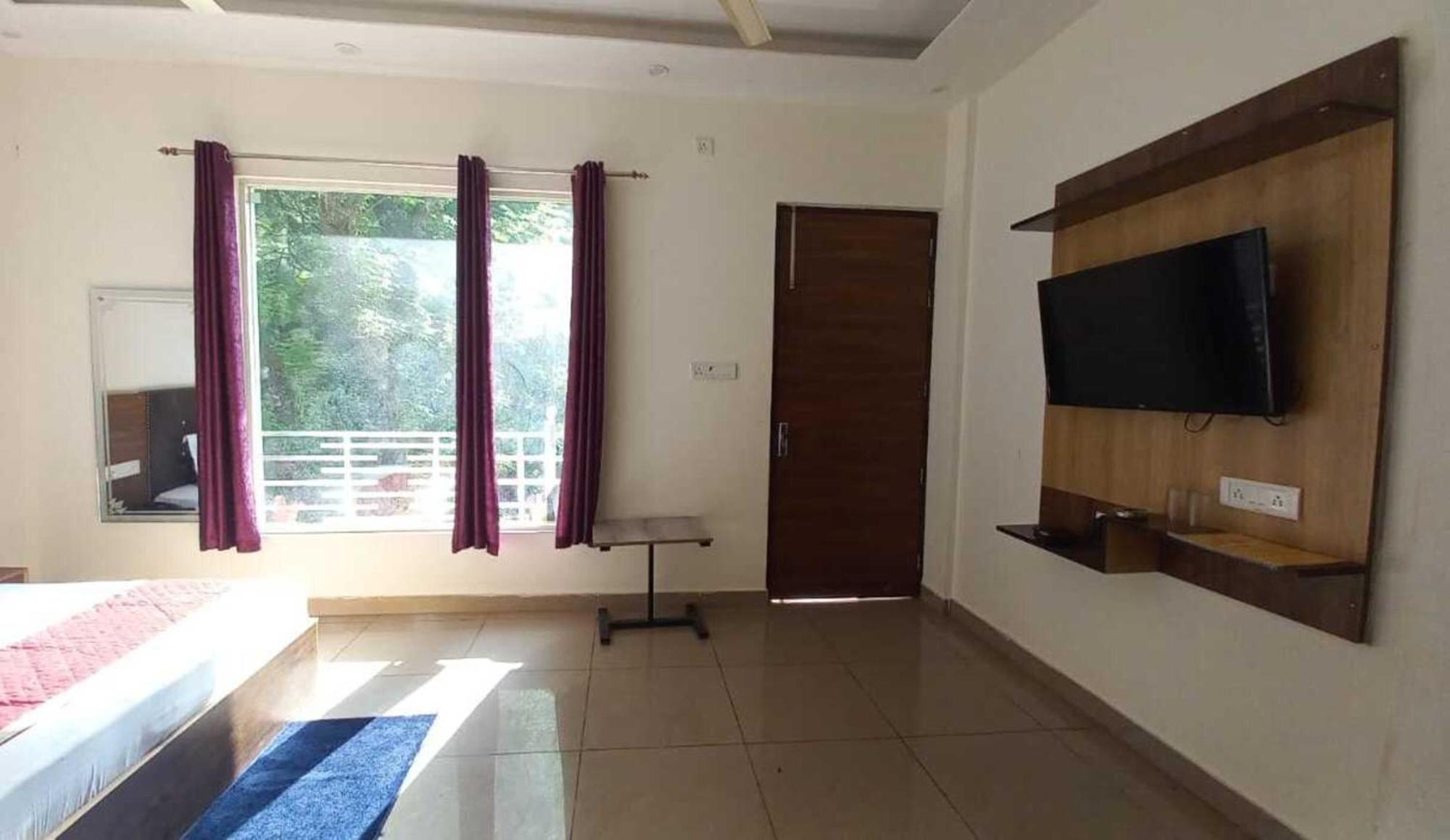 Sunny Pines Resort Lansdowne Ngoại thất bức ảnh