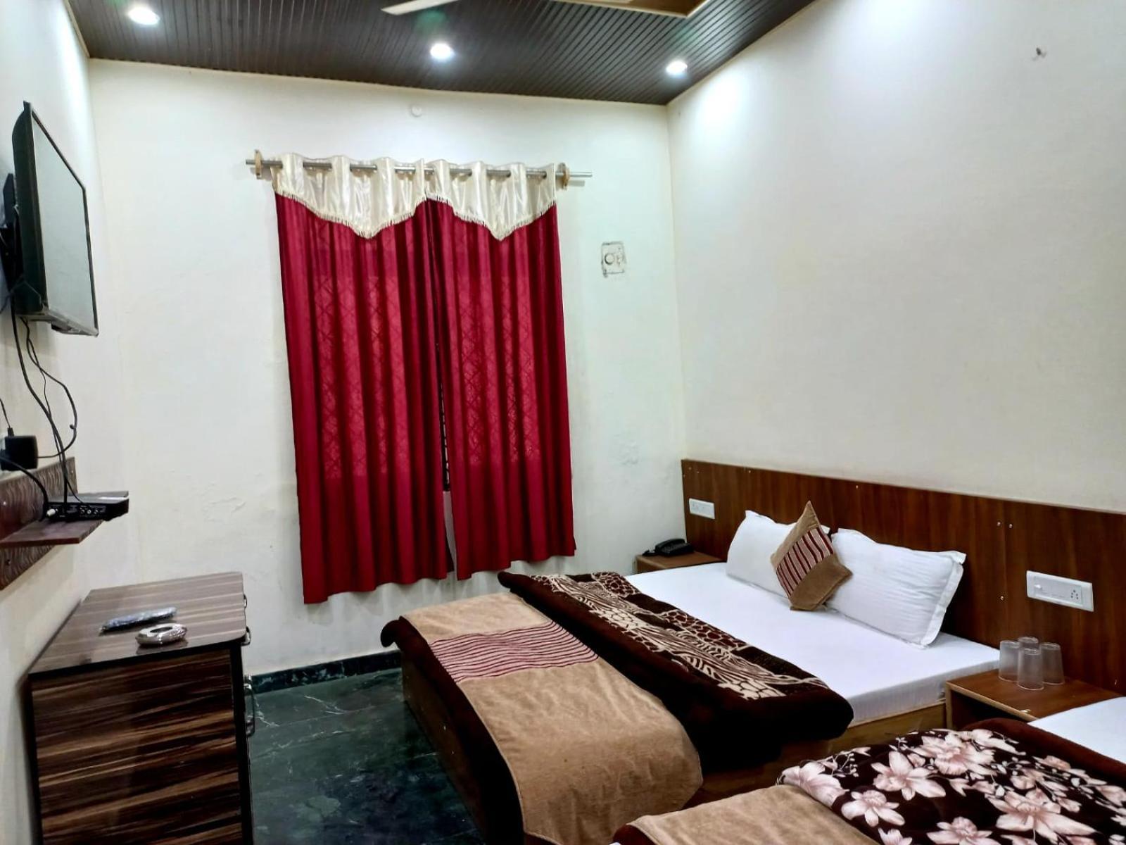 Sunny Pines Resort Lansdowne Ngoại thất bức ảnh