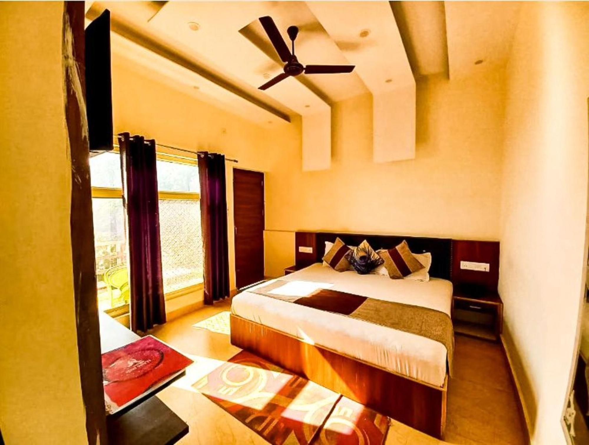Sunny Pines Resort Lansdowne Ngoại thất bức ảnh