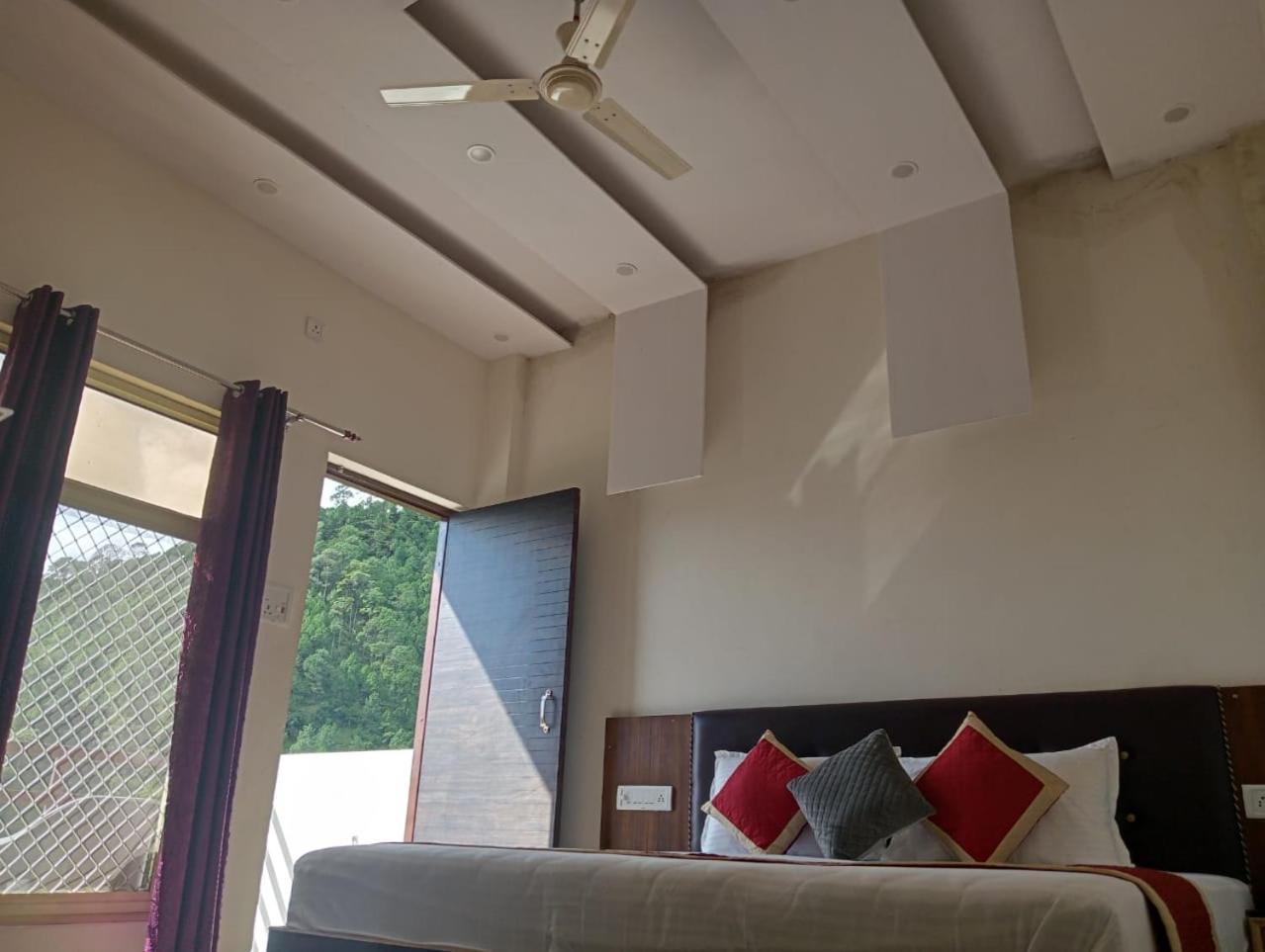 Sunny Pines Resort Lansdowne Ngoại thất bức ảnh