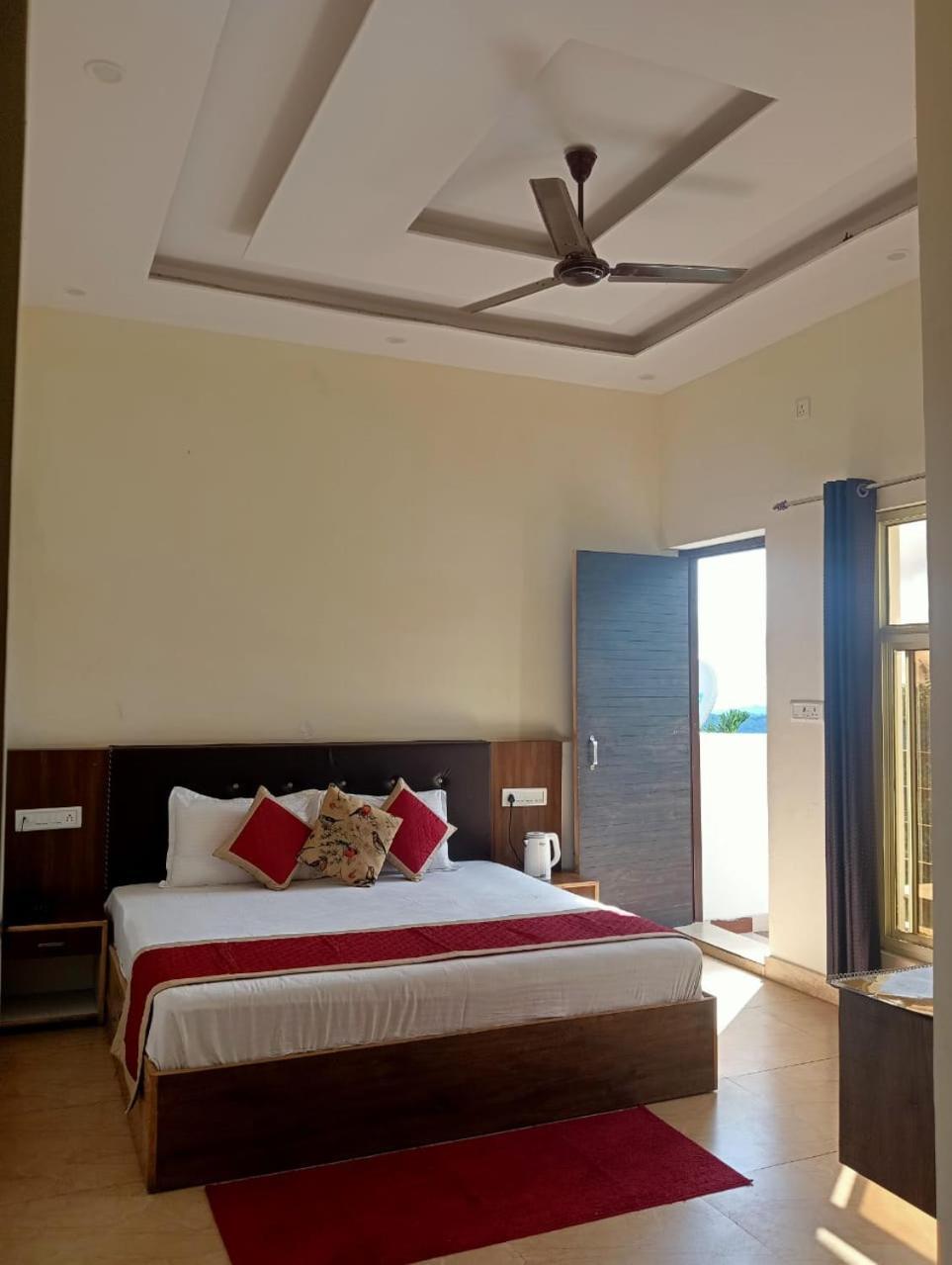 Sunny Pines Resort Lansdowne Ngoại thất bức ảnh