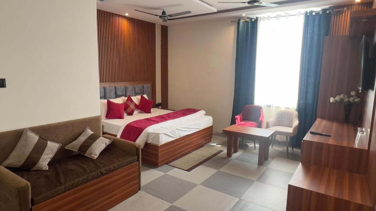 Sunny Pines Resort Lansdowne Ngoại thất bức ảnh