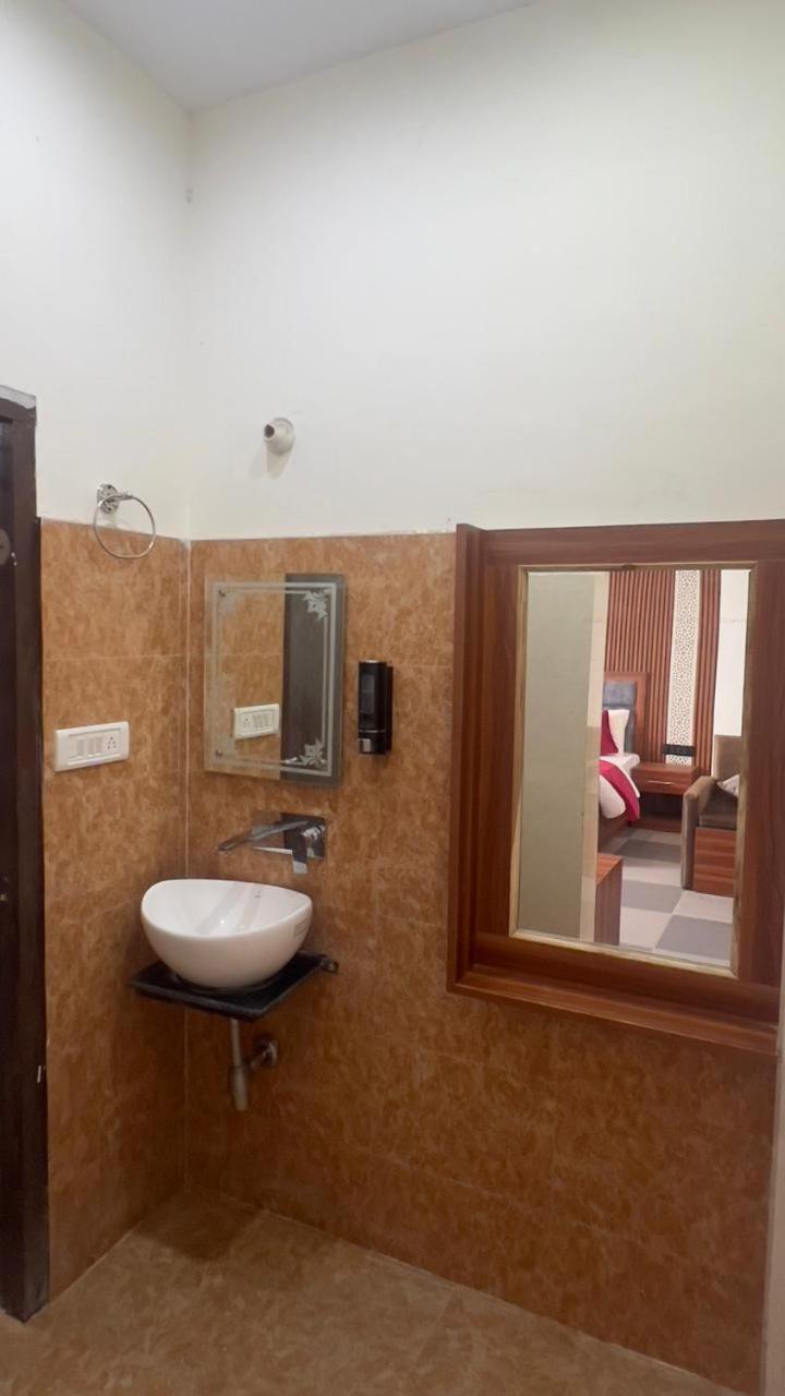 Sunny Pines Resort Lansdowne Ngoại thất bức ảnh